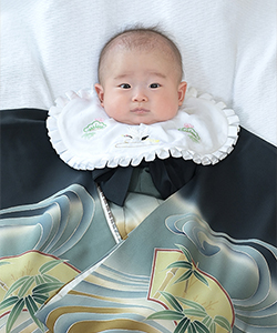 お宮参り 家族3人の記念写真