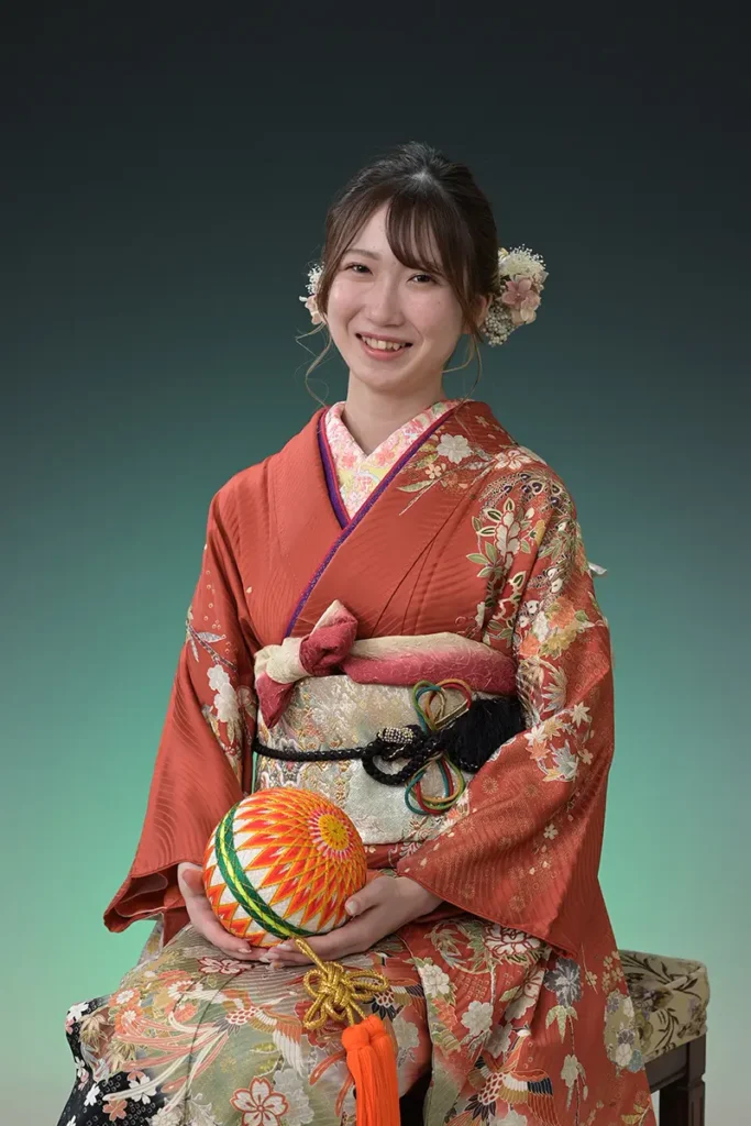 華やかな振袖姿の成人写真|水戸市 大林写真館
